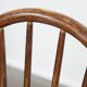 Ensemble de 8 chaises Windsor vintage en bois à dossier fuseau des années 1970