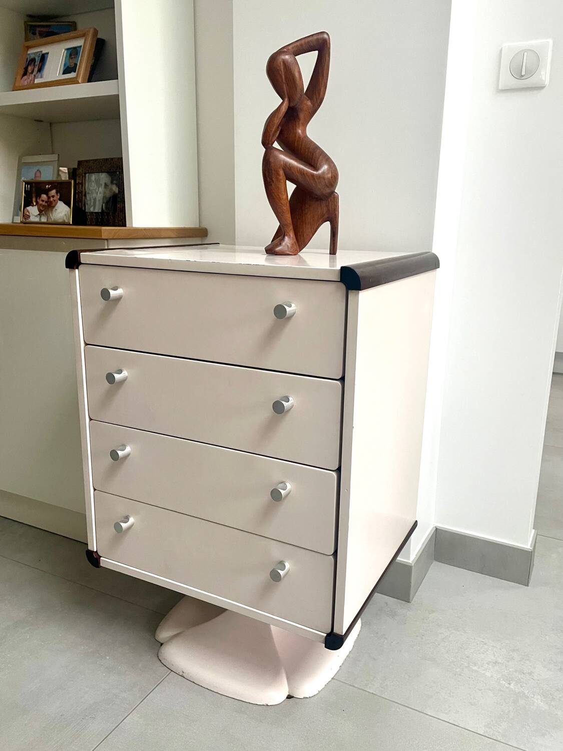 Small tulip-shaped chest of drawers 1970 Gauthier