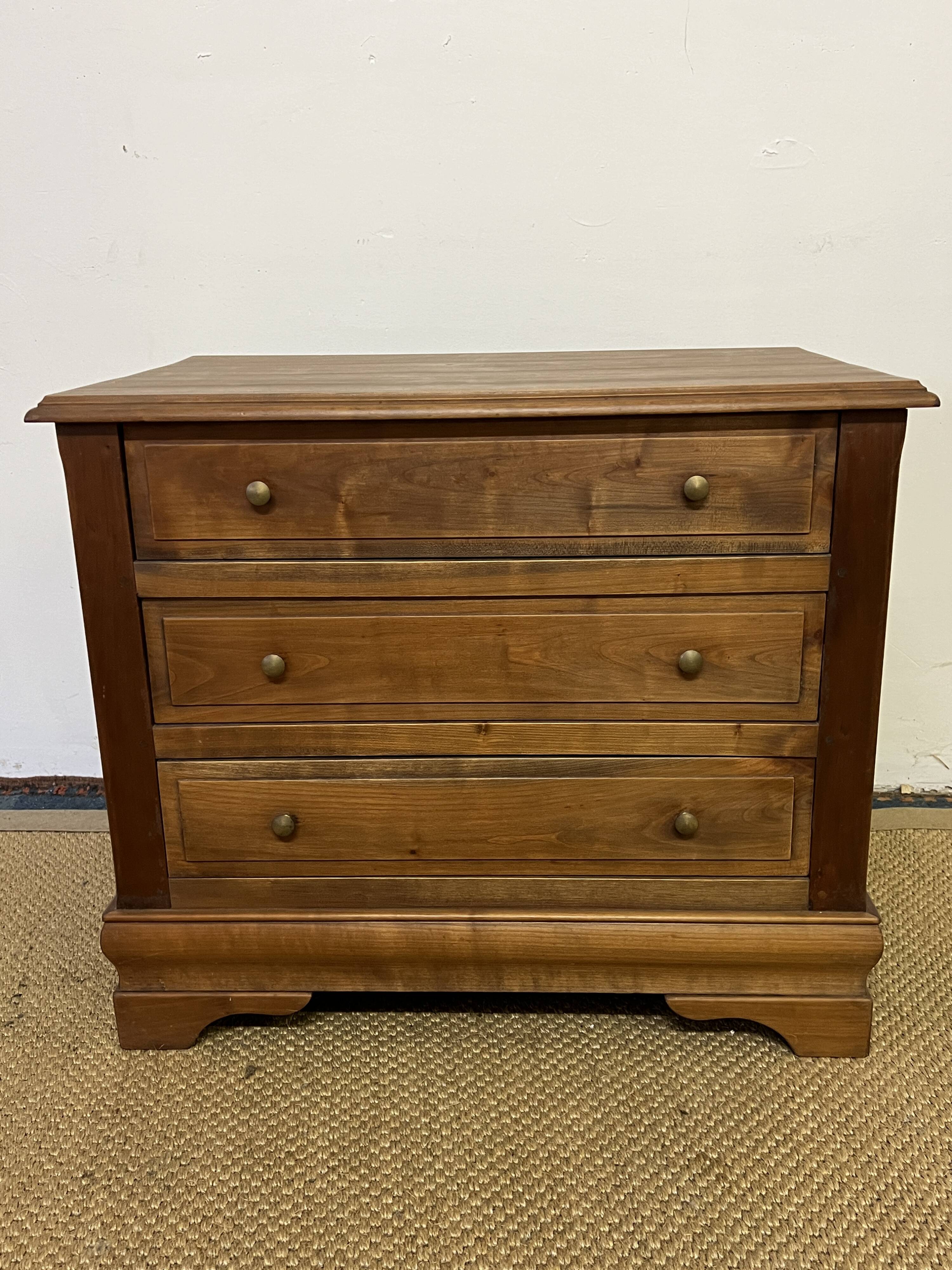 Small vintage wooden chest of drawers 3 drawers