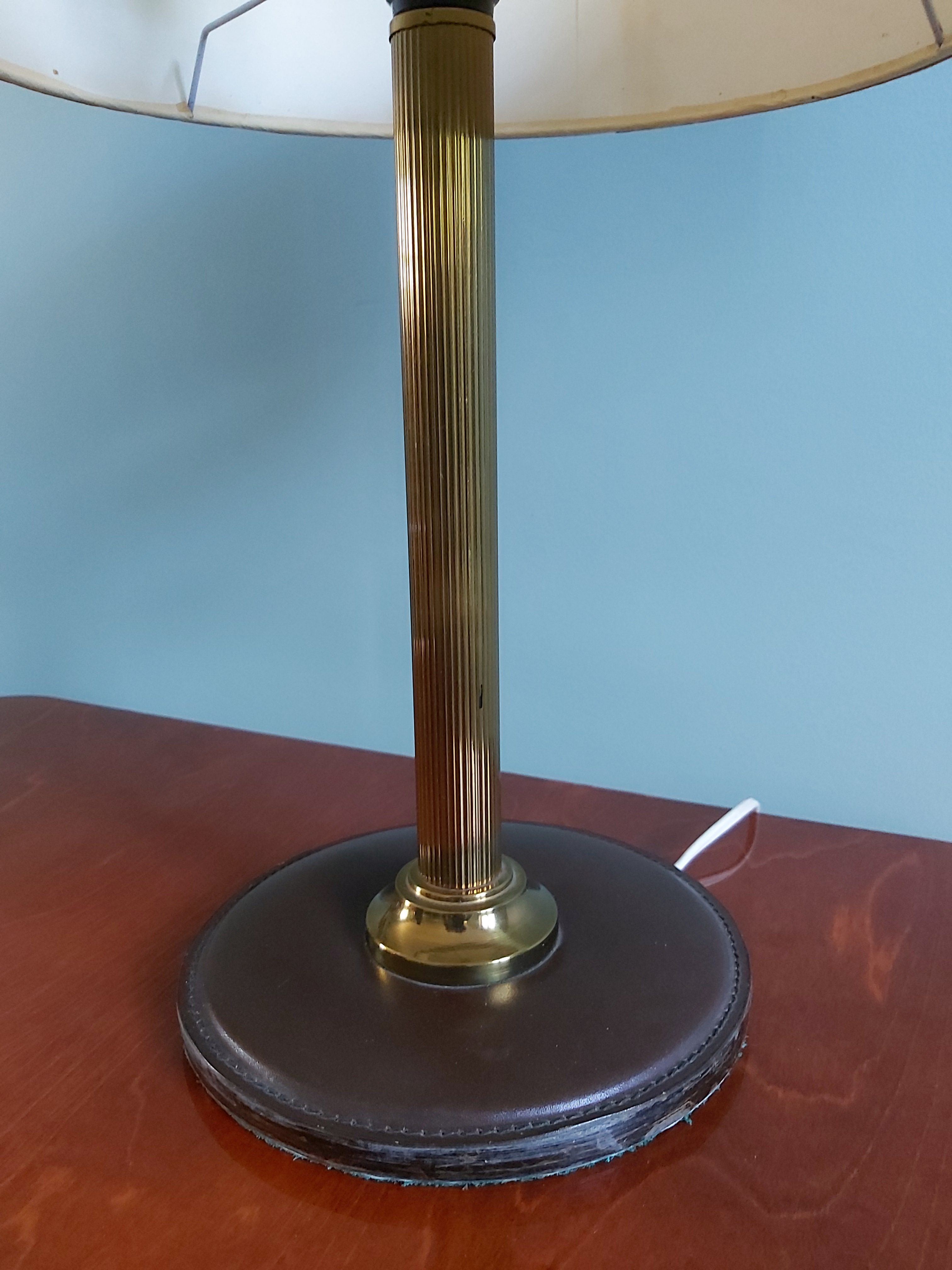 Brown leather desk lamp and brass foot, 70s