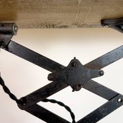 Lampe de plafond industrielle en émail noir à forme de ciseaux, années 1930