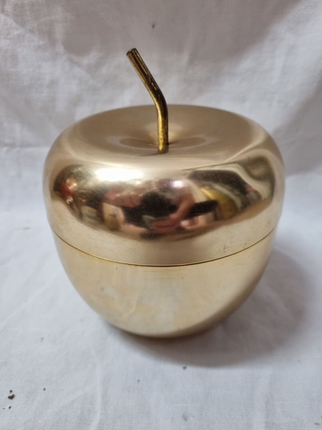 Golden apple, ice bucket