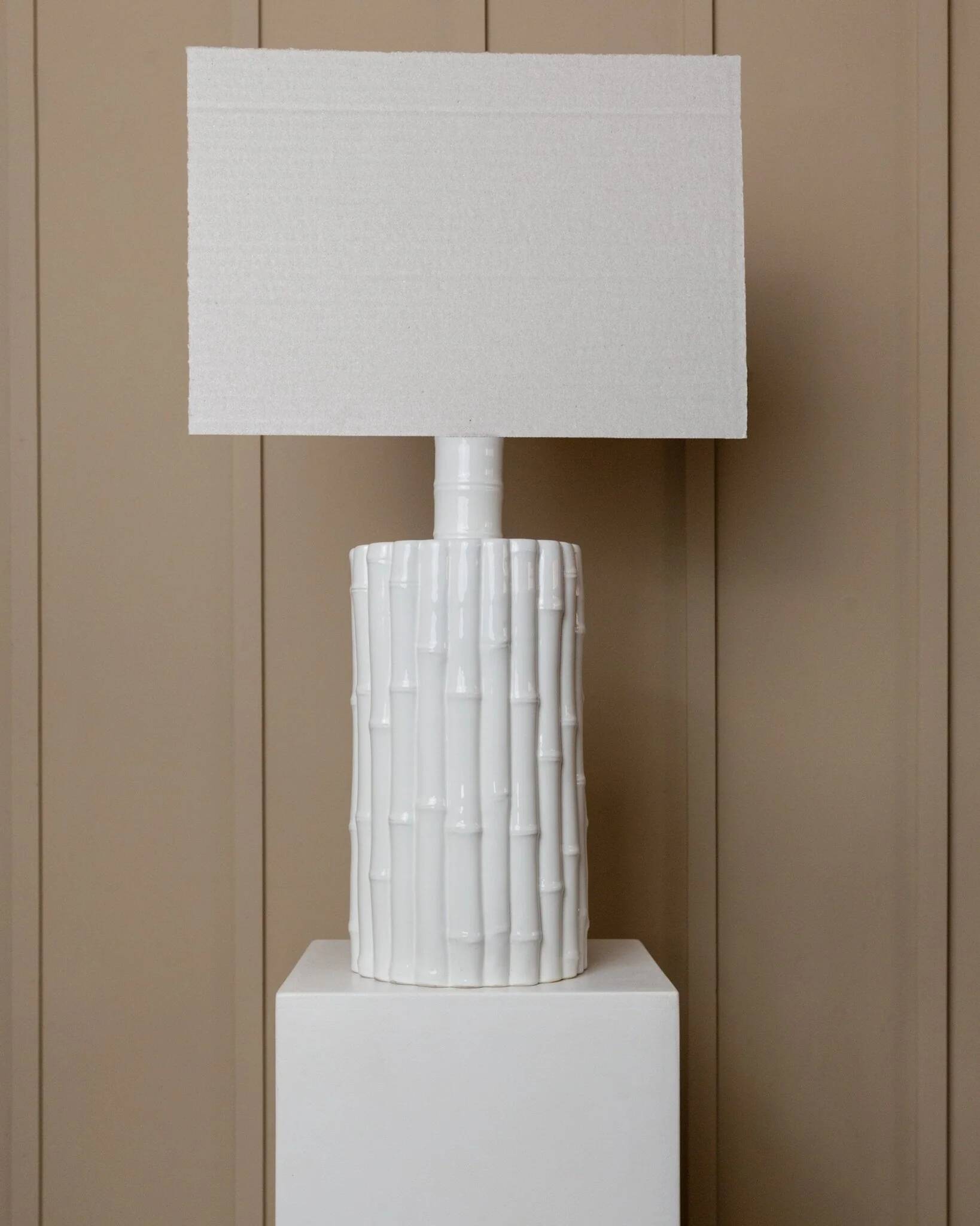 Tommaso Barbi white ceramic table lamp with bamboo-look texture, Italian 1970s Hollywood Regency