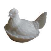 Poule terrine en opaline blanche
