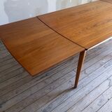 Scandinavian table in tack