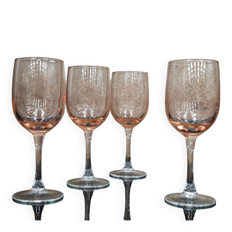 Set of 4 antique pink stemmed glasses Luminarc