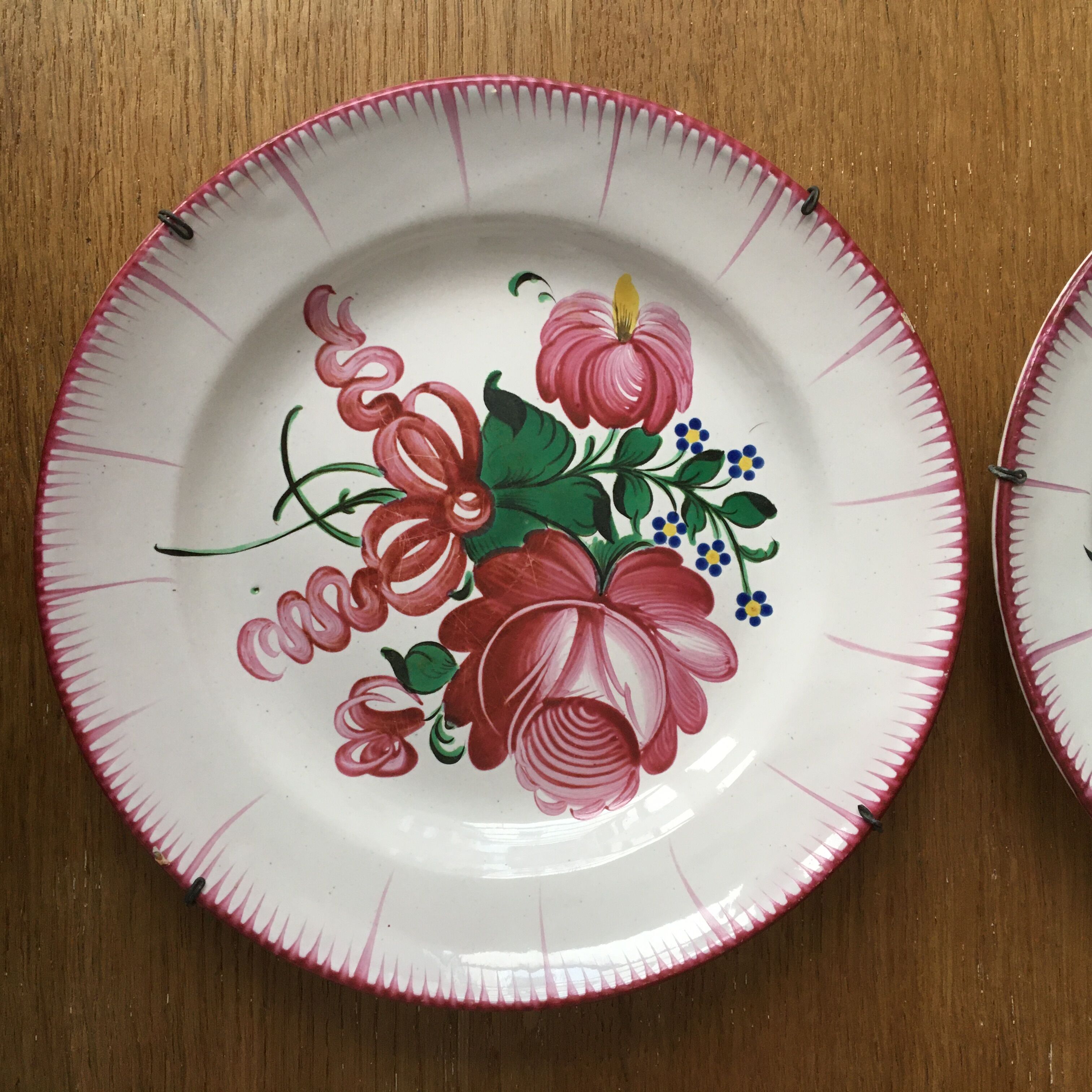 Pair of decorative plates "Bouquet" in old earthenware