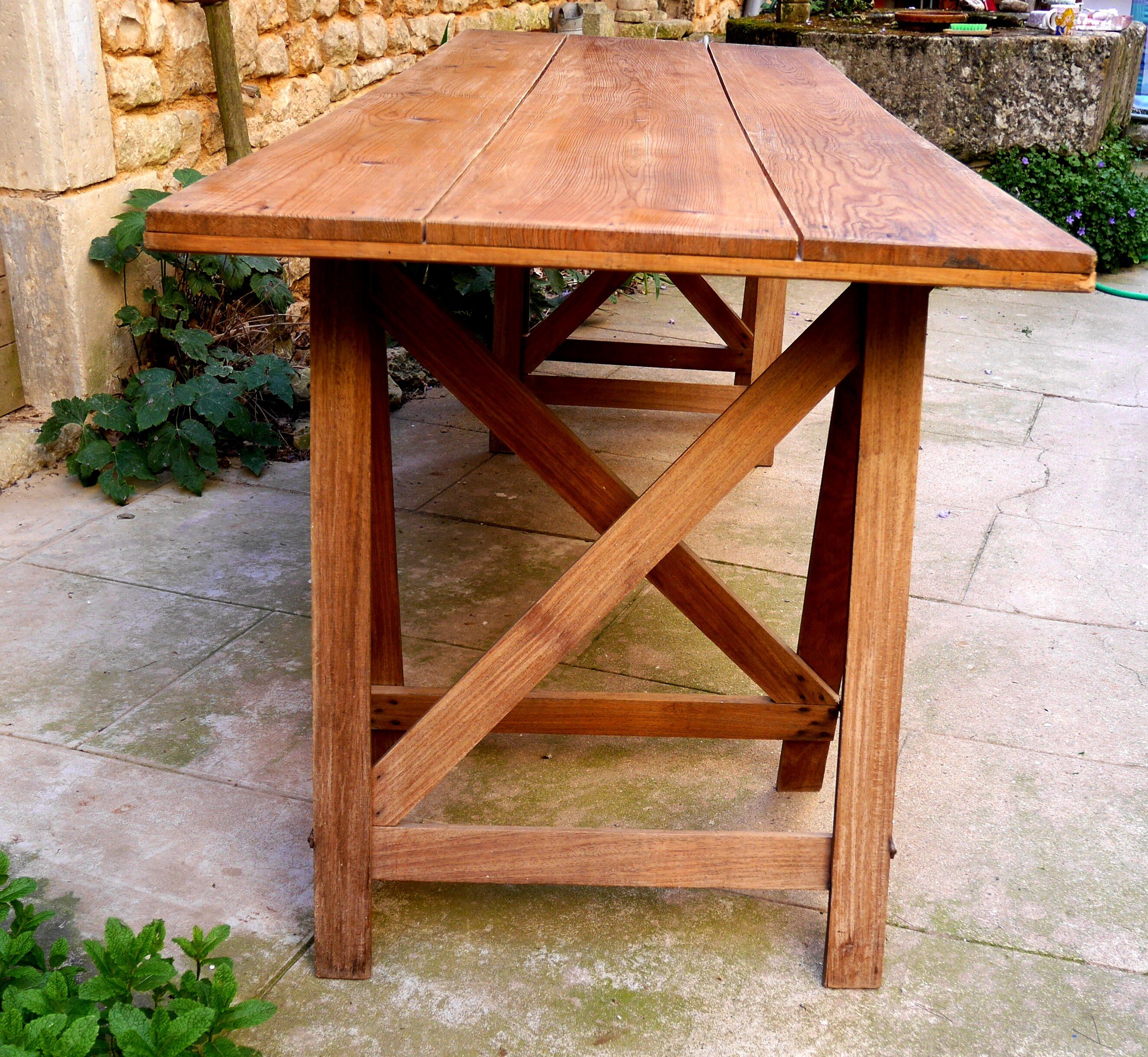 Guinguette table on natural wood trestles