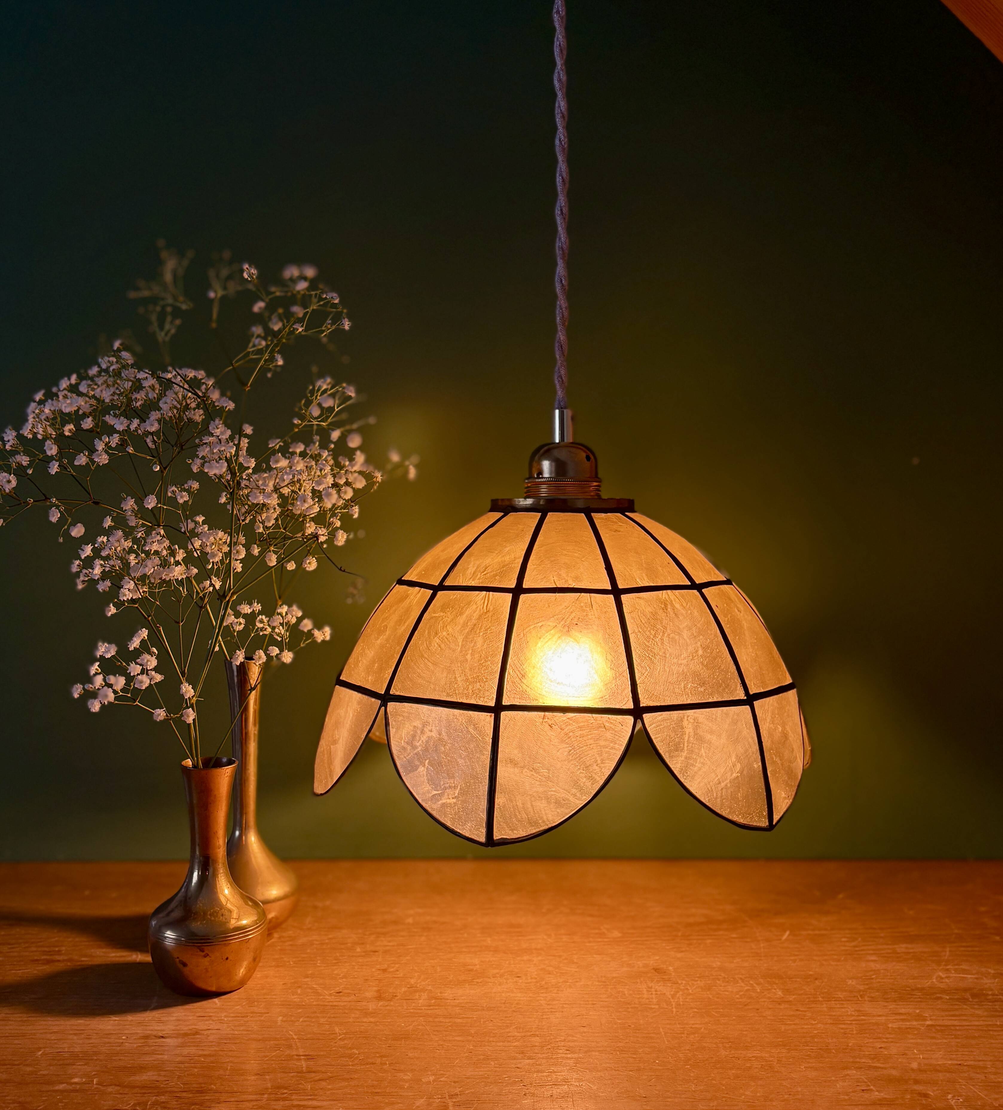 Vintage pendant light in mother-of-pearl and brass