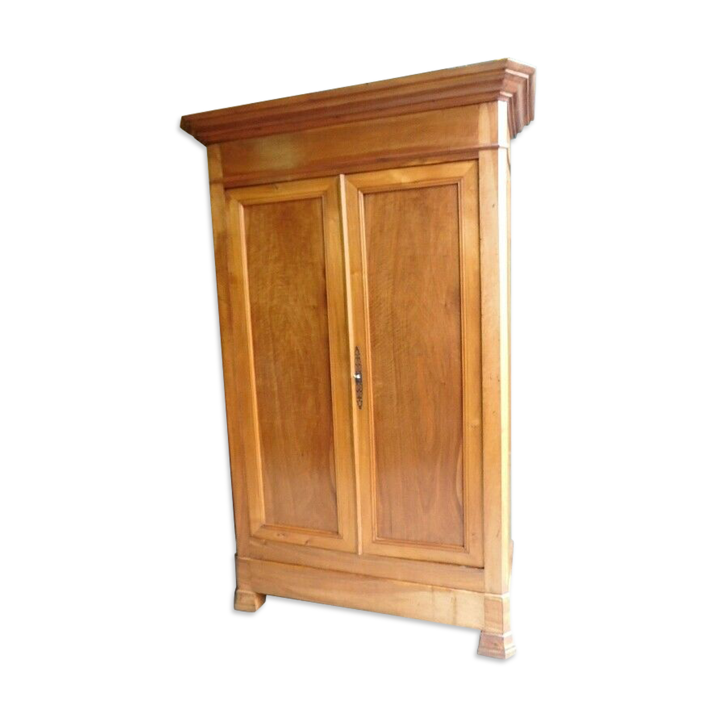 Louis Philippe walnut blond cabinet of the 19th