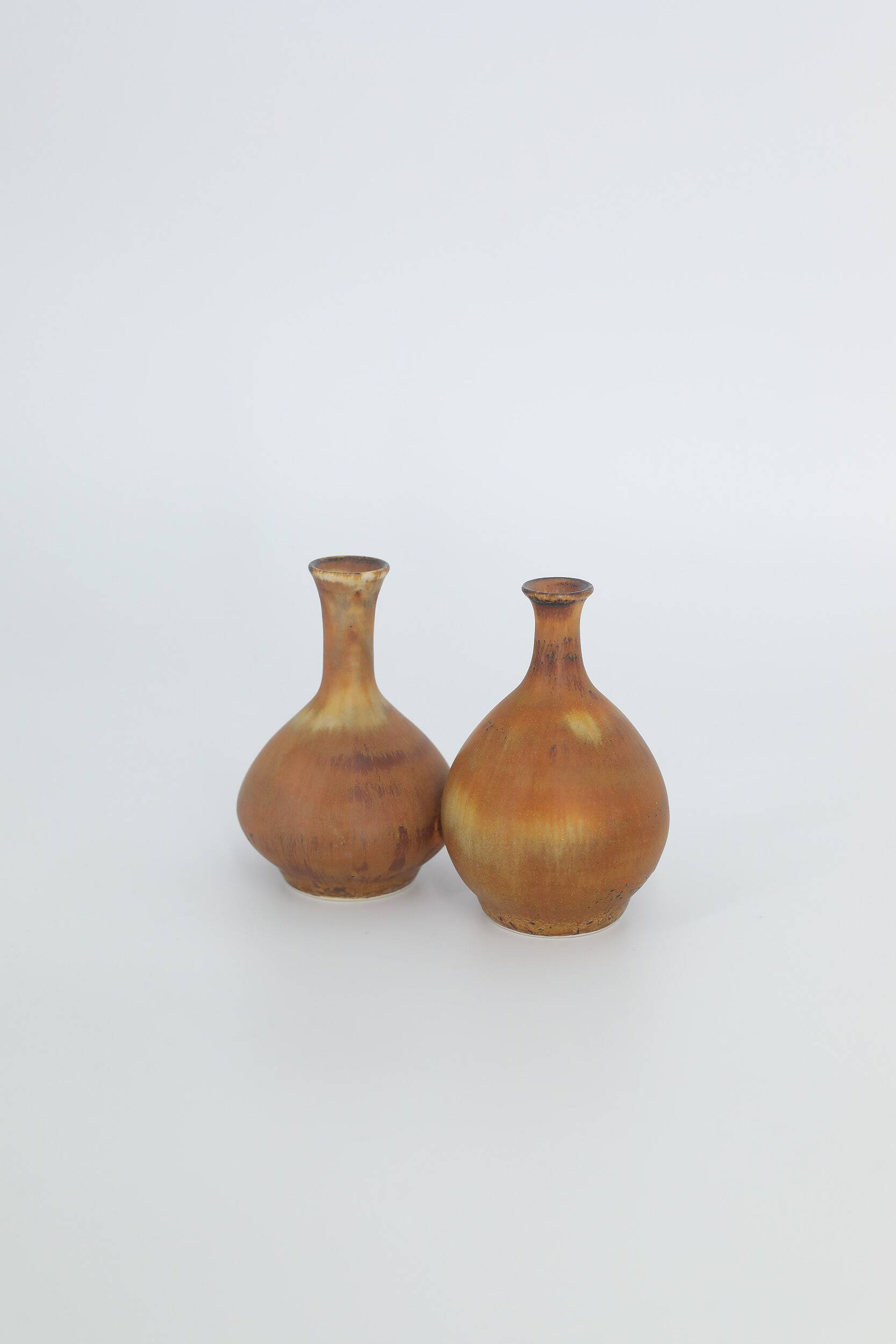 Small modern mid-century Scandinavian collection vase in brown stoneware by Gunnar Borg.
