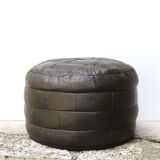 Round De Sede pouf in brown leather patchwork, 1970s.