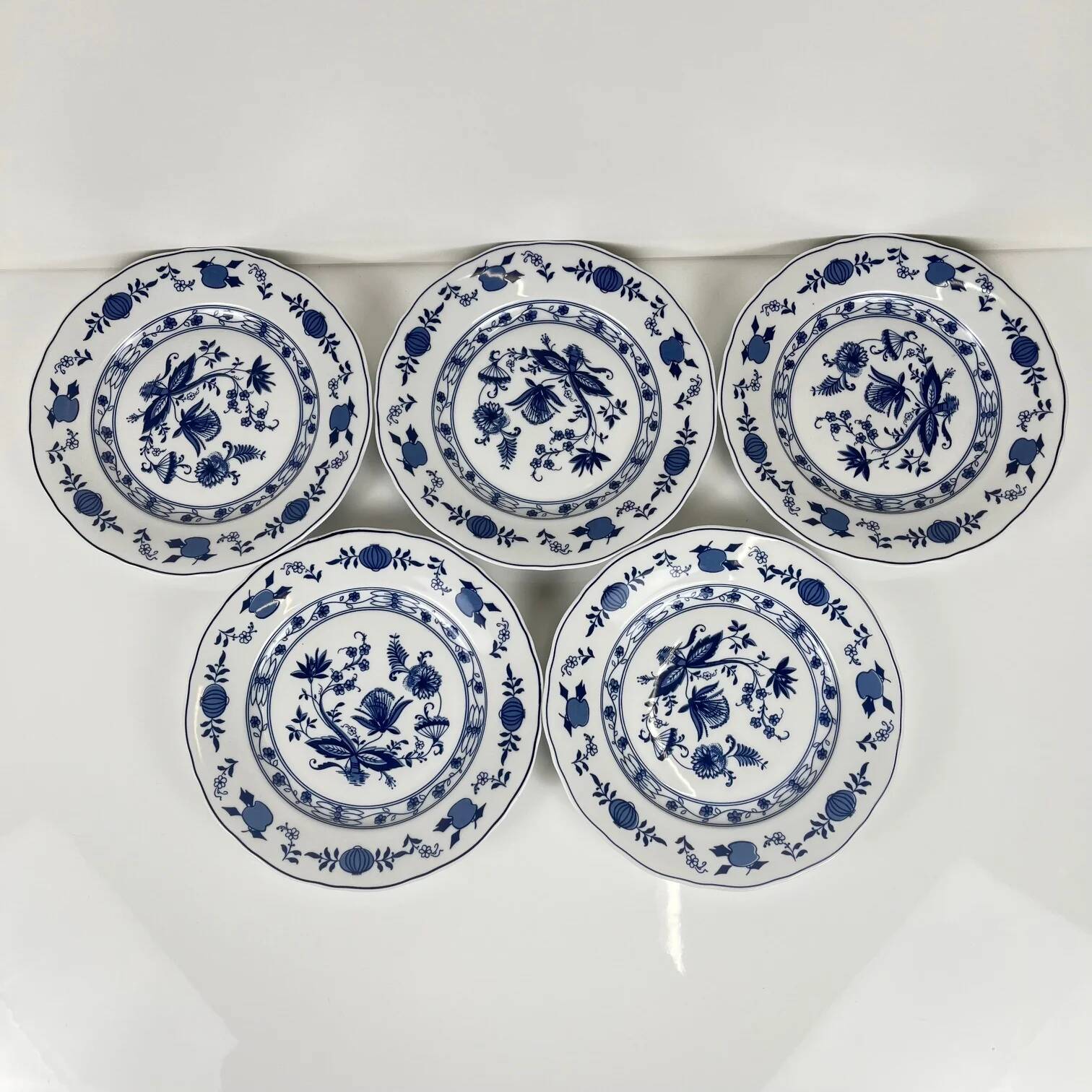 Set of 5 dessert plates with blue onion pattern by Wellco, porcelain.