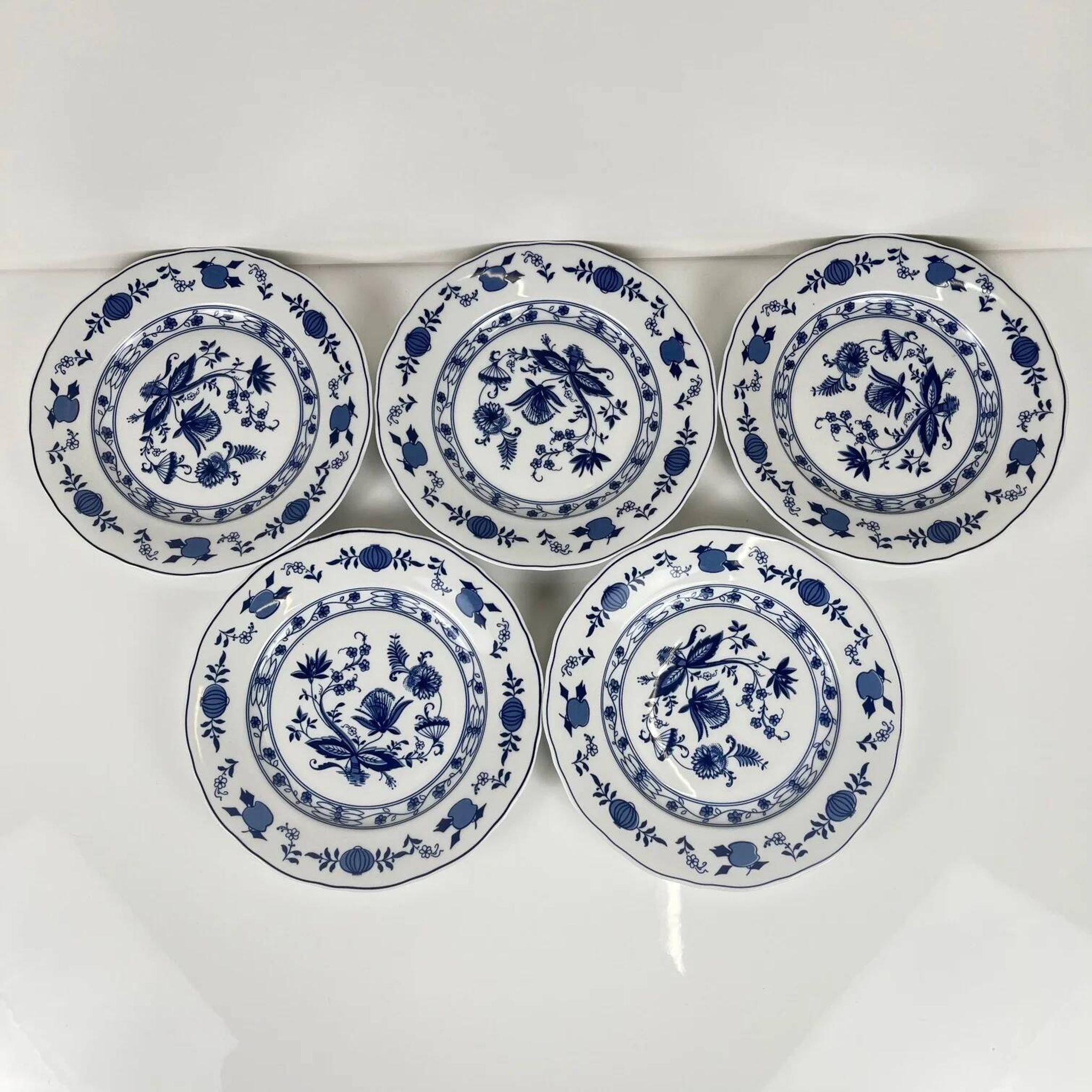 Set of 5 dessert plates with blue onion pattern by Wellco, porcelain.