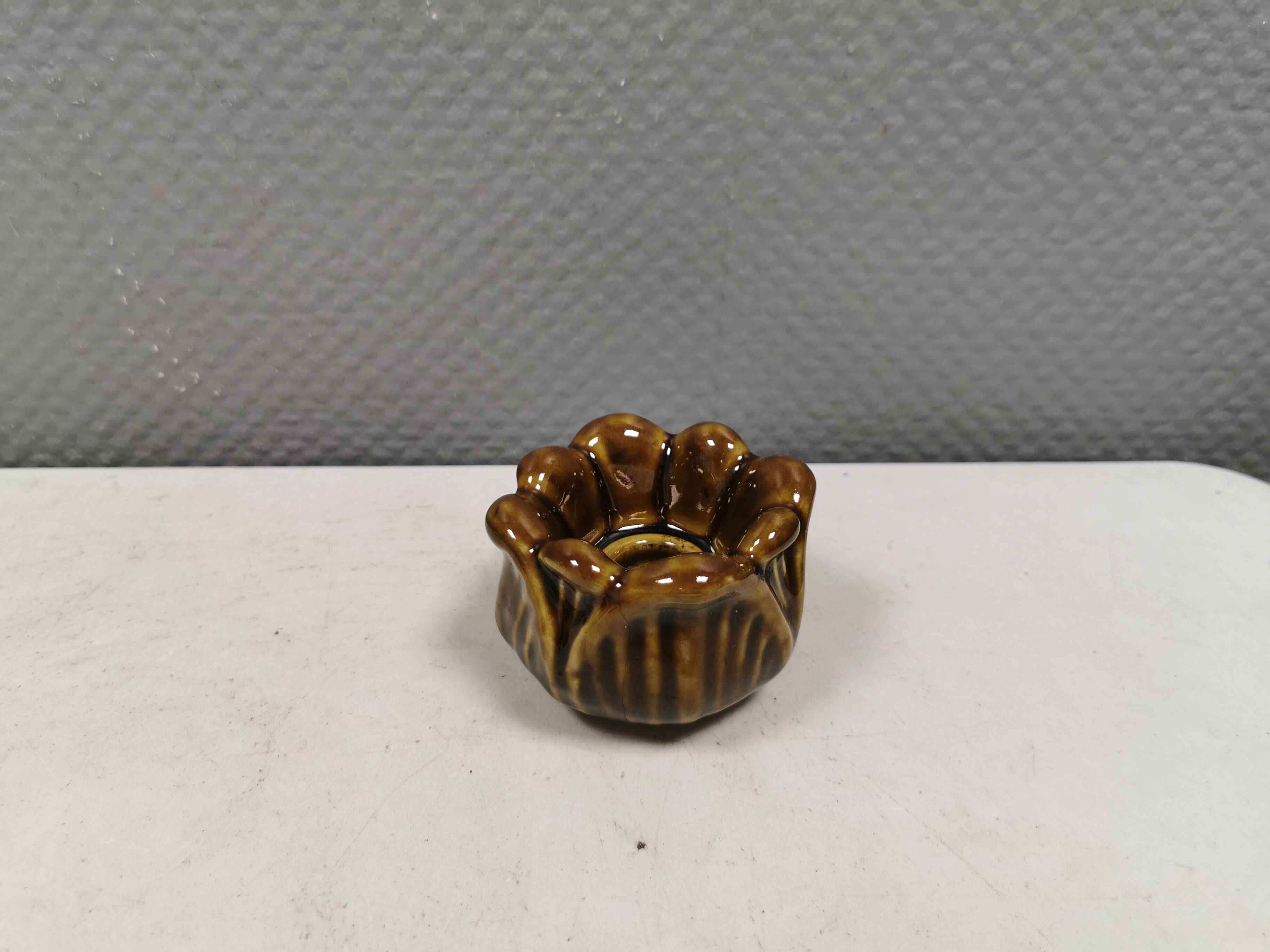 Bougeoir en glaçure dorée par le céramiste danois Michael Andersen