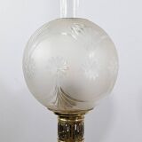 Paire de lampes à pétrole en porcelaine électrifiées, fin XIXème