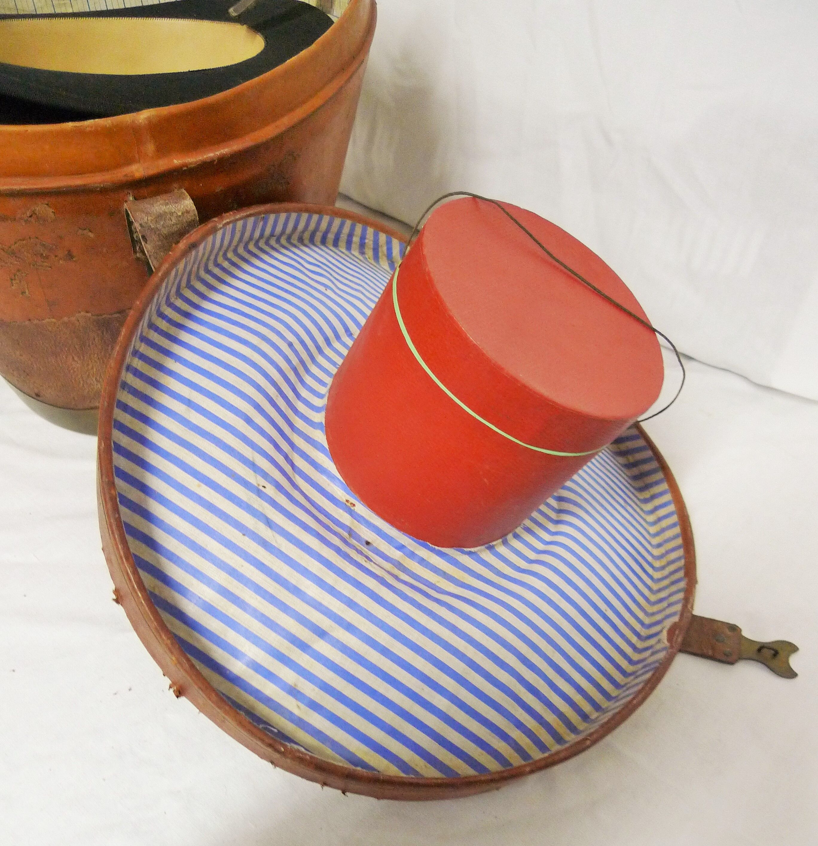 Leather hat box