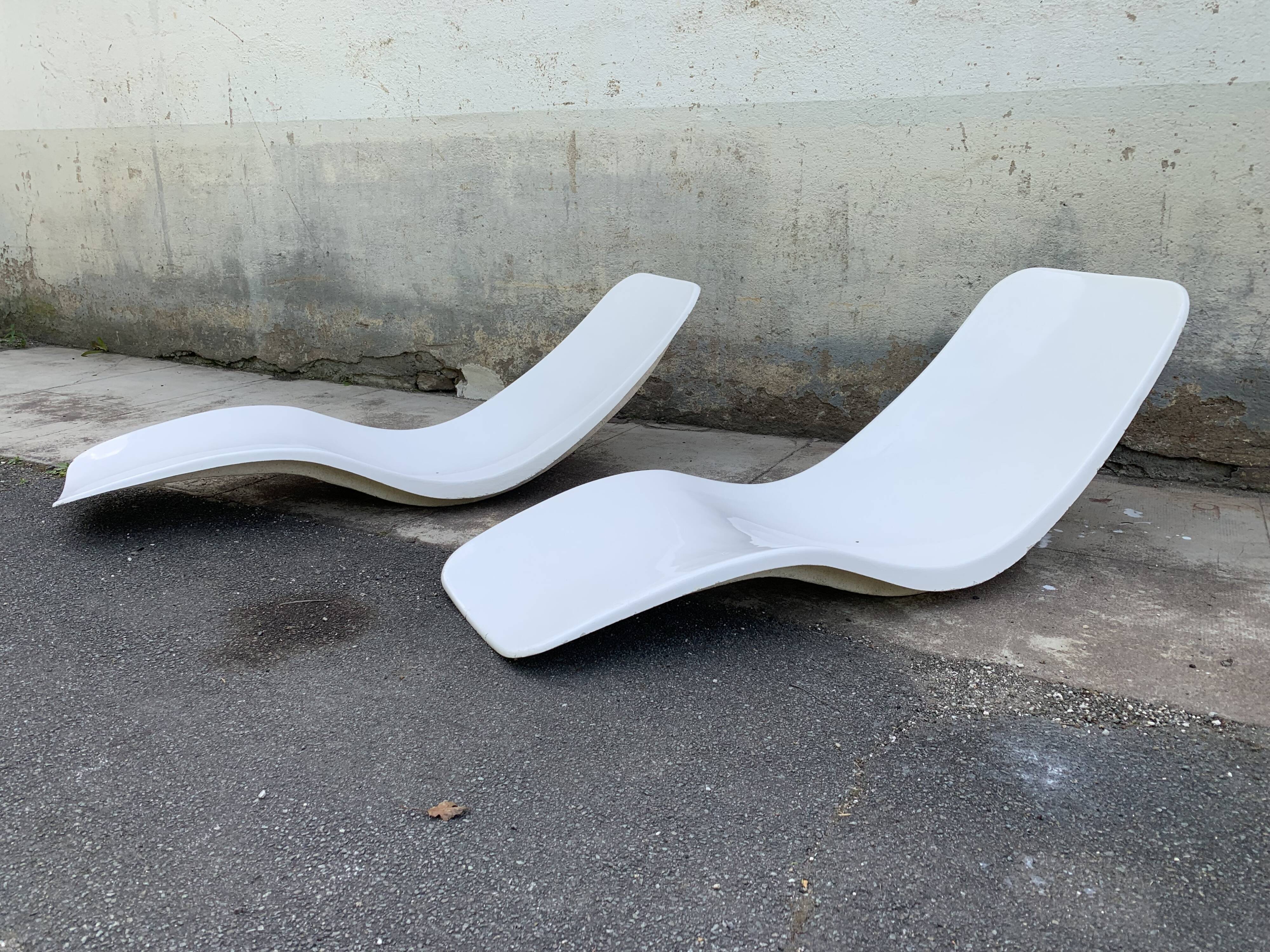 Pair of Eurolax R1 sunbeds by Charles Zublena