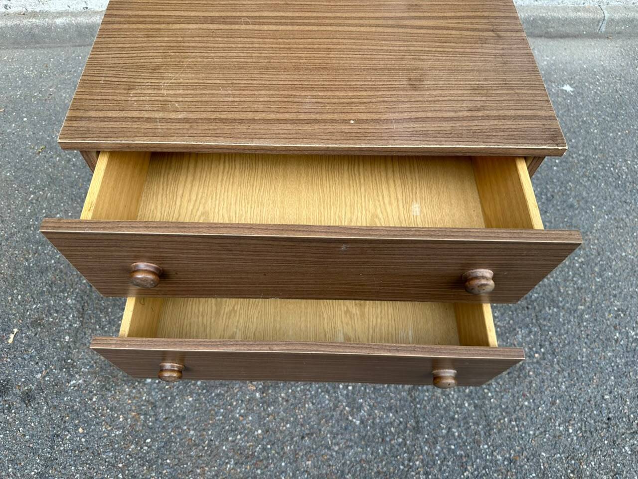 commode 4 tiroirs compacte — Effet bois foncé
