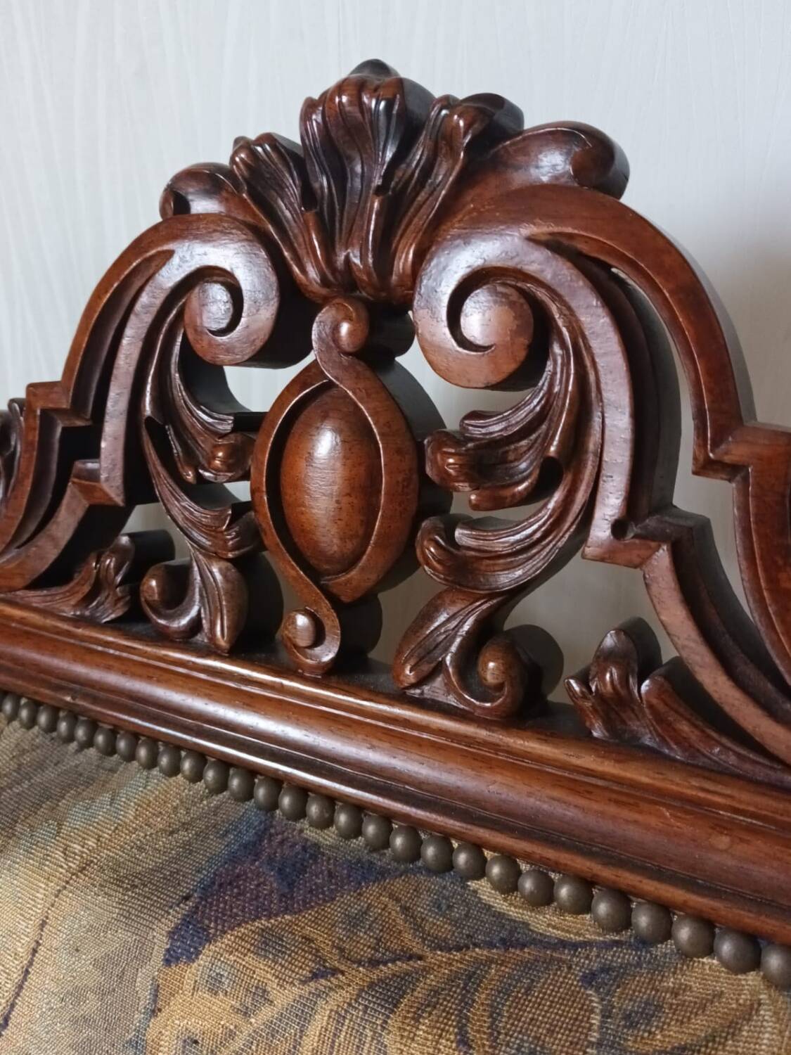 Walnut armchair in Neo-Renaissance style, 20th century.