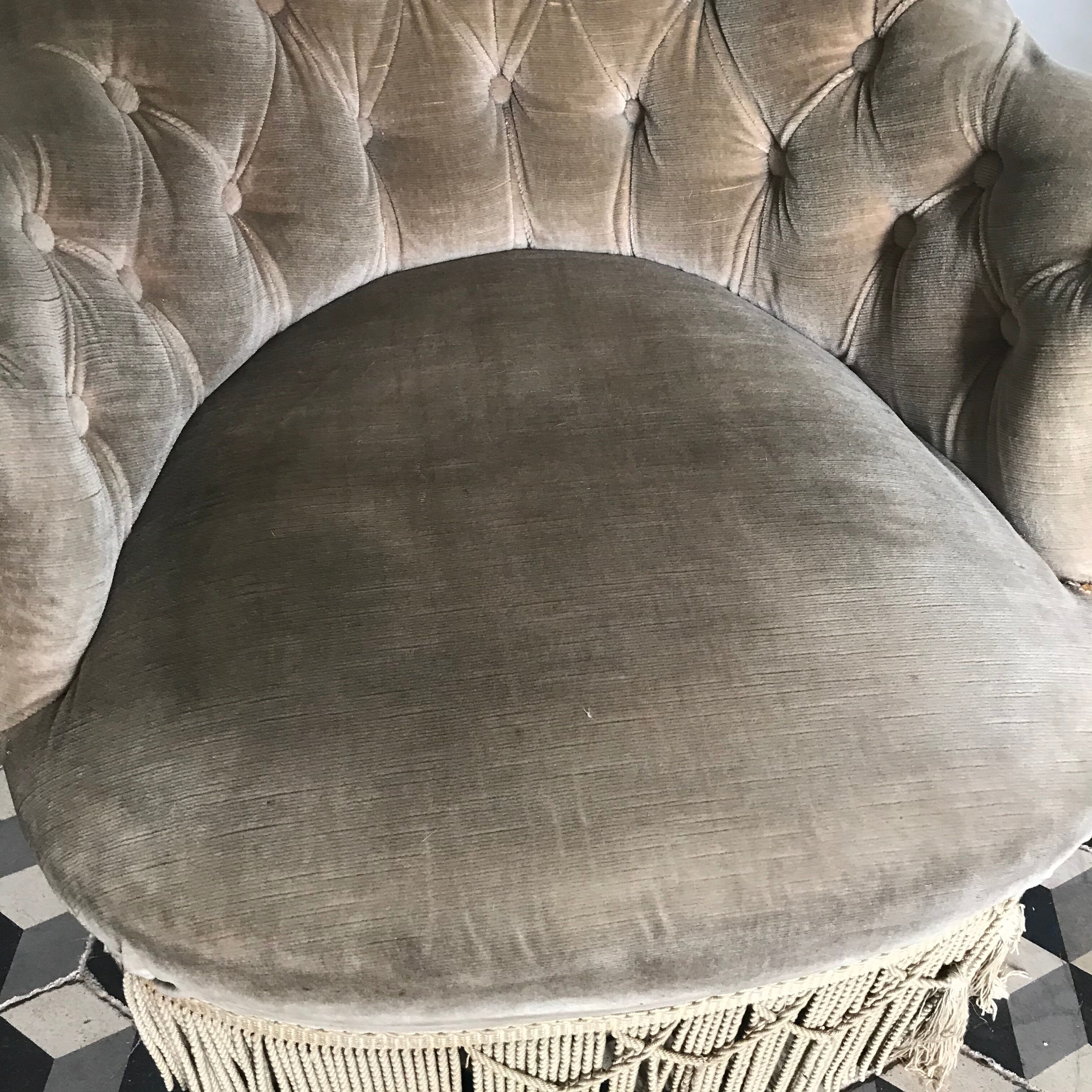 Fauteuil crapaud vert kaki capitonné