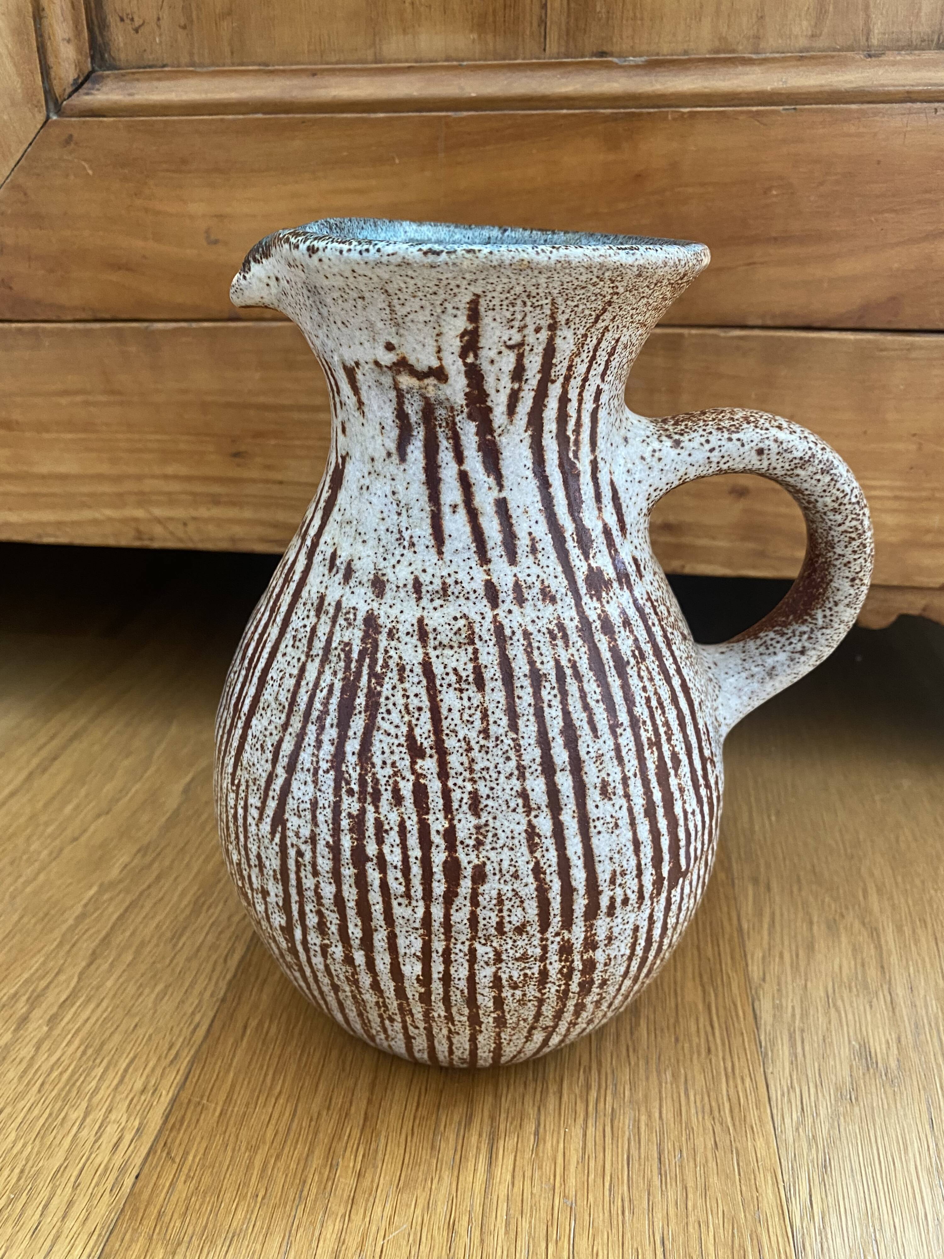 Ceramic pitcher Accolay striped burgundy turquoise white