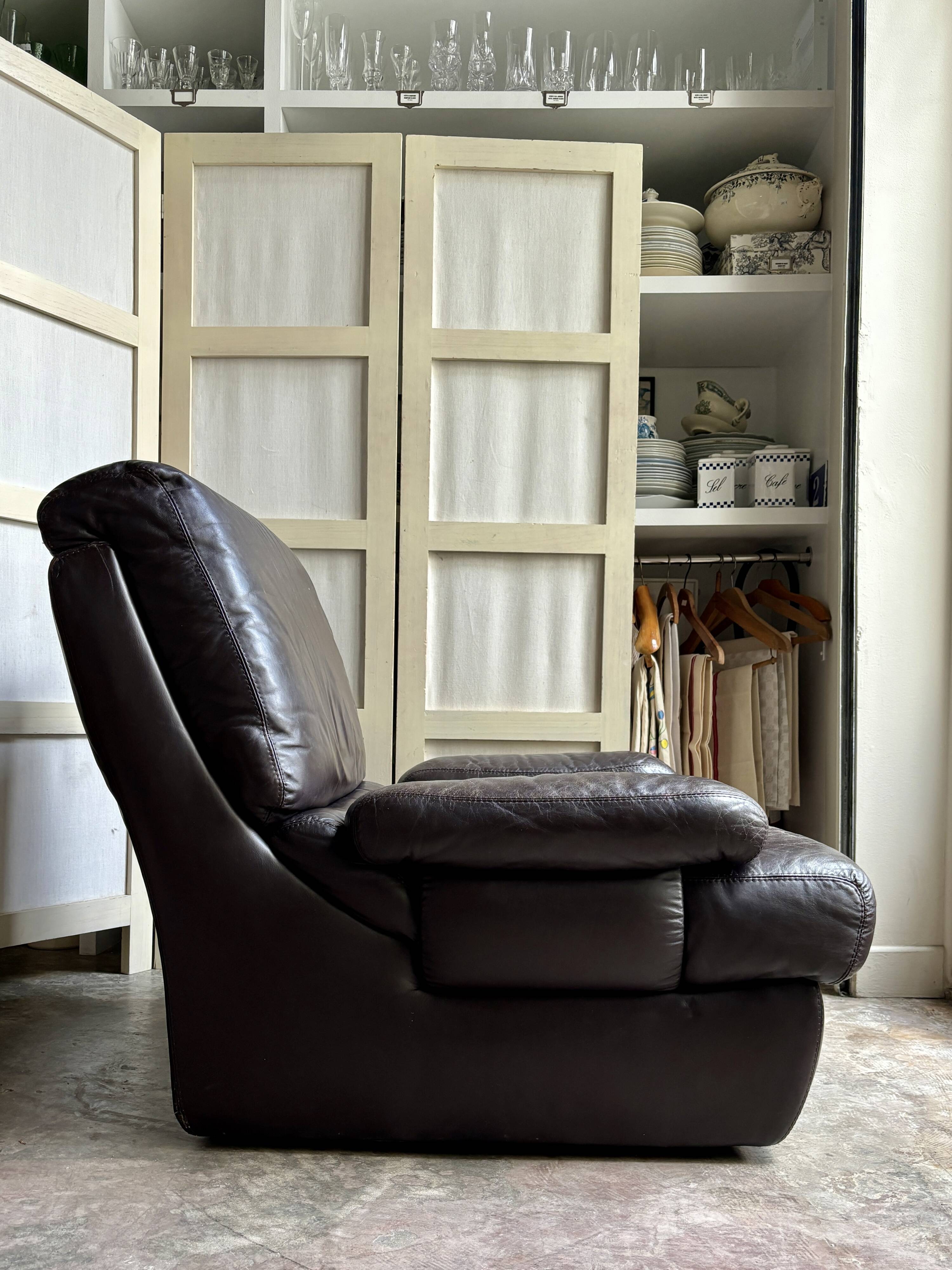 Fauteuil en cuir marron