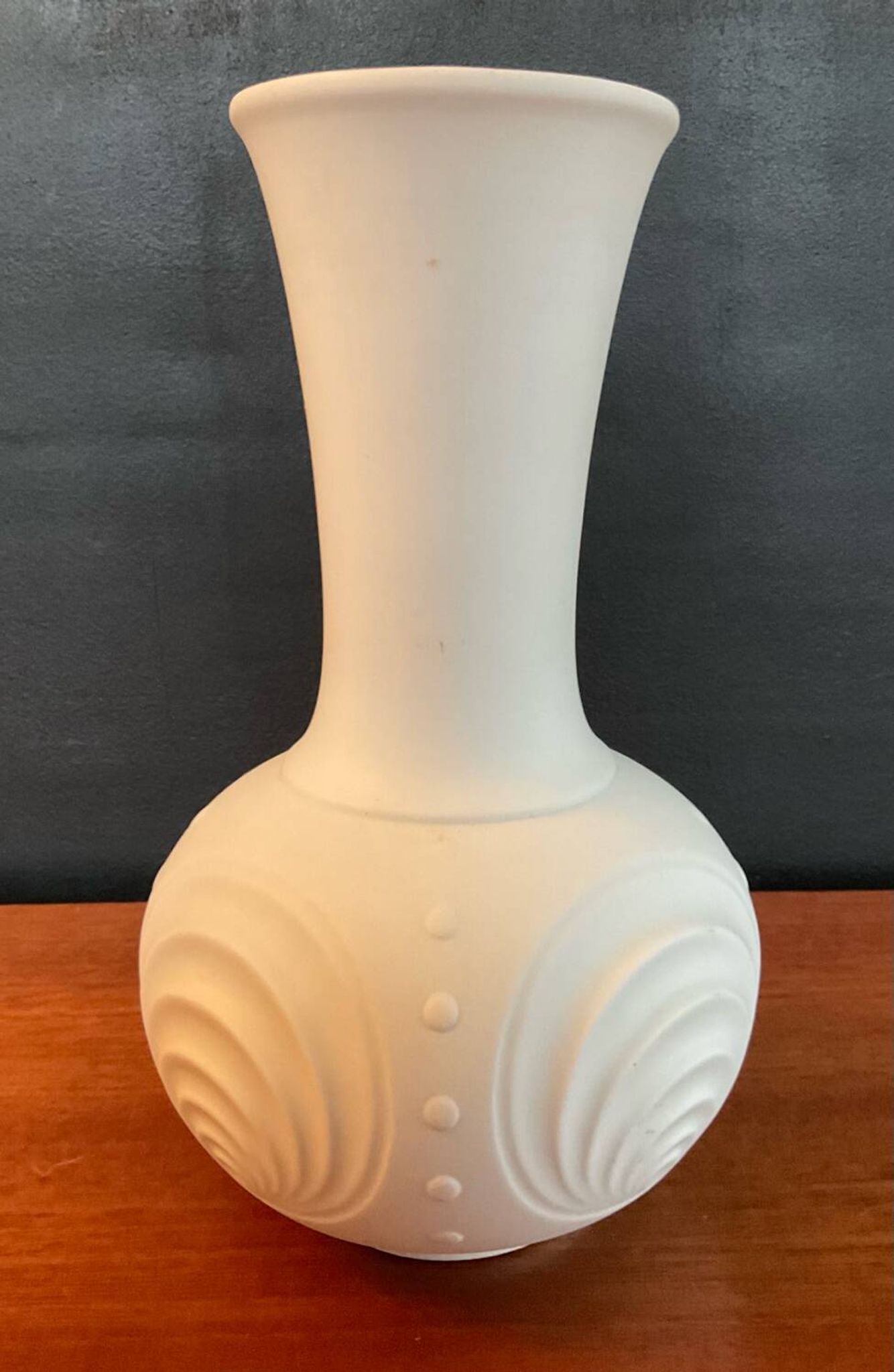 Seltmans Op Art vase Germany in biscuit porcelain from the 1960s.