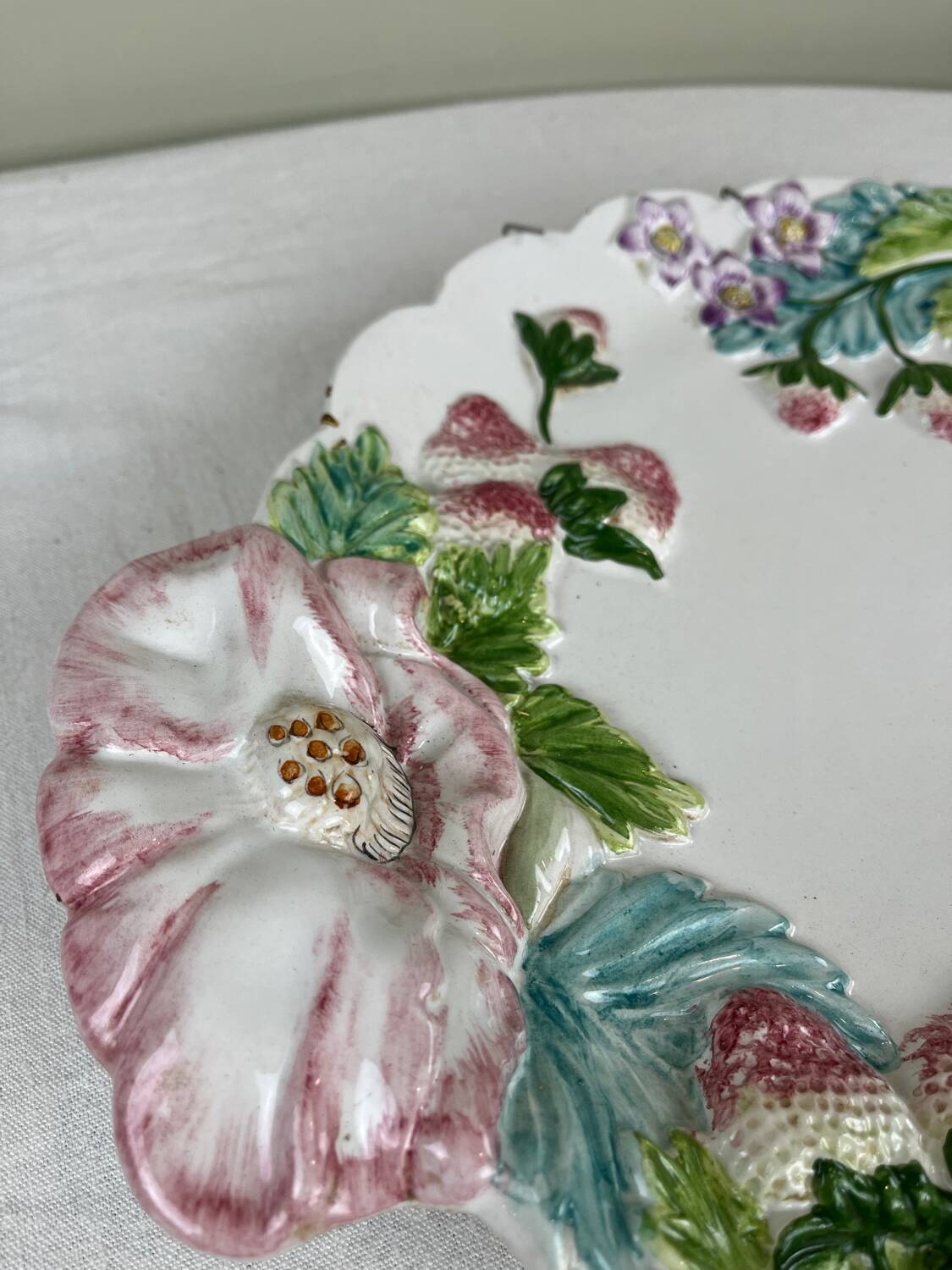 Serving dish in earthenware
