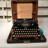 Former Royal Junior Mechanical typewriter