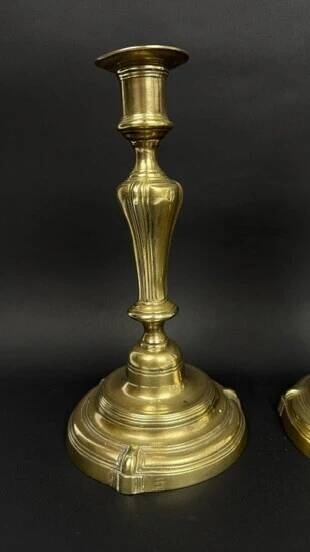 Pair of gilded bronze candlesticks from the Regency period, 18th century.