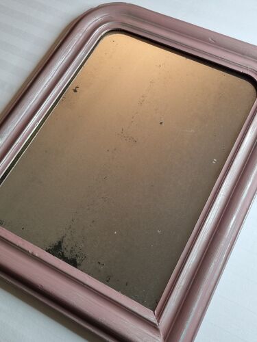 Miroir de style Louis Philippe patiné rose poudré et argent, 58 cm
