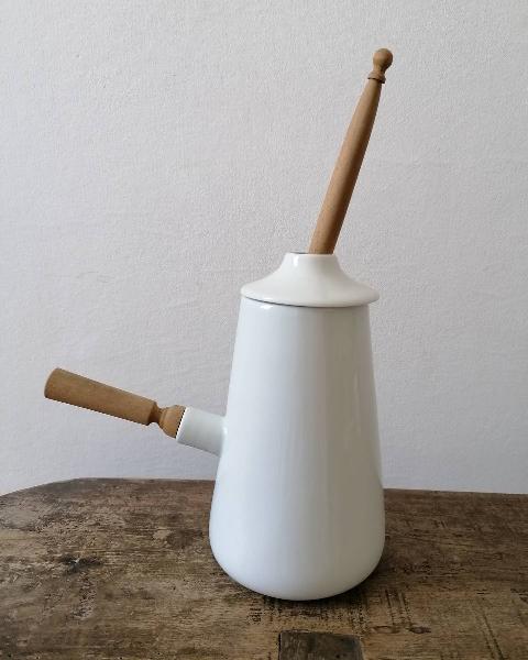 White porcelain chocolatier