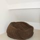 Pouf en velours marron