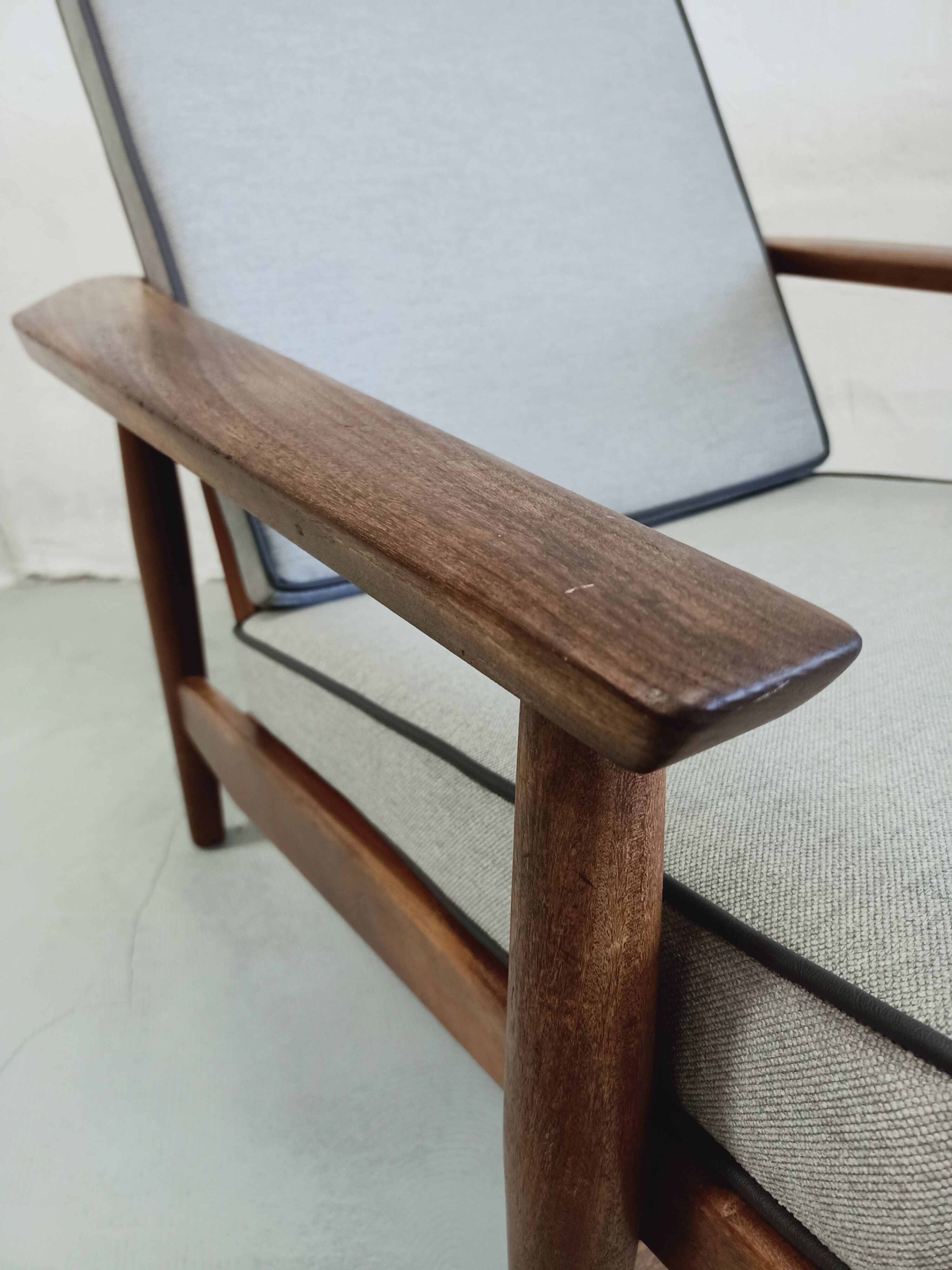 Paire de fauteuils en teck des années 1960, design hollandais