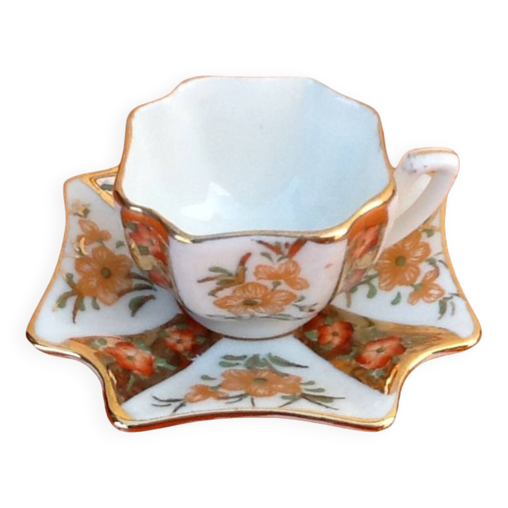 Small cup/saucer. Fine porcelain.