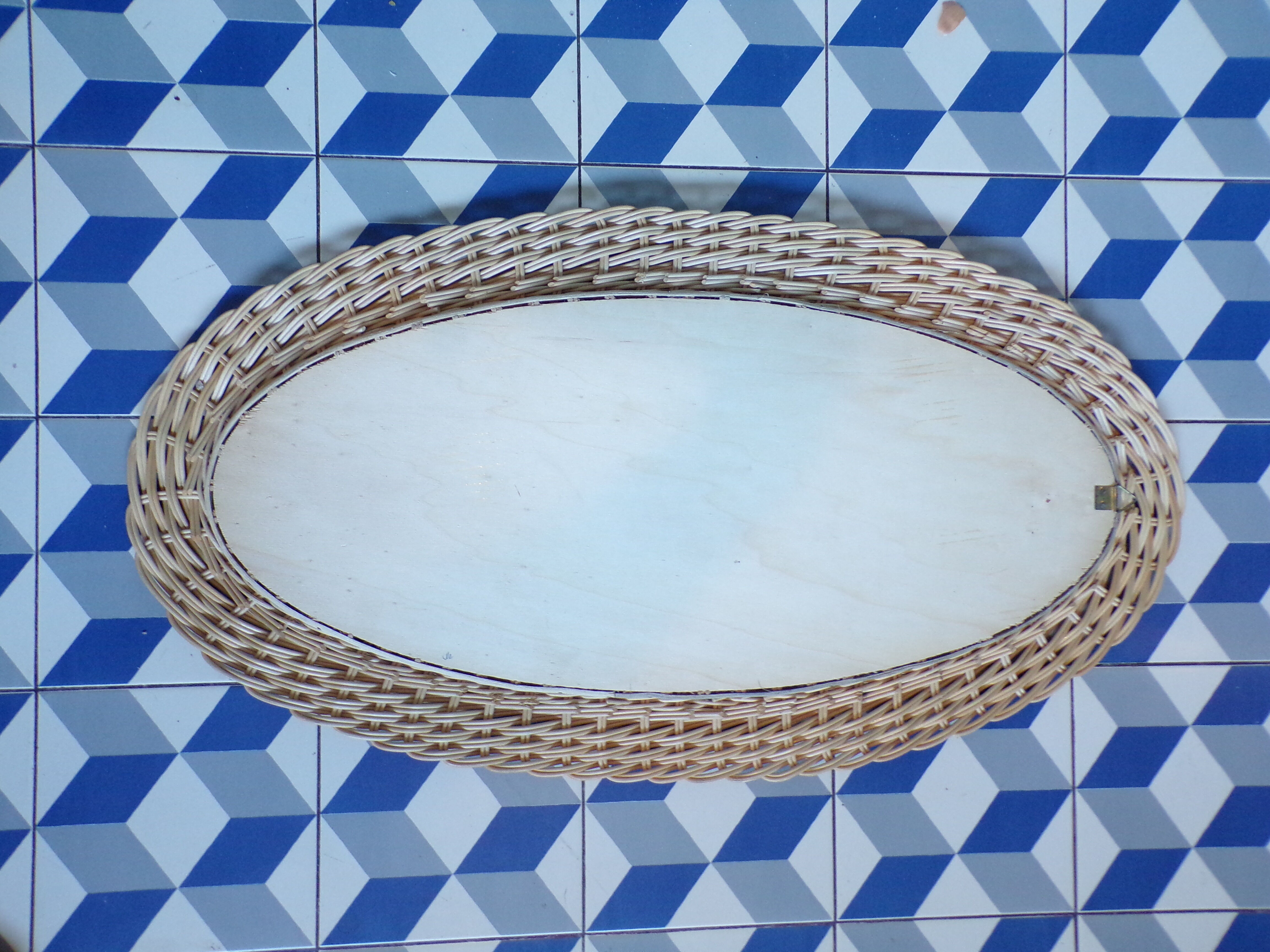 Oval rattan mirror