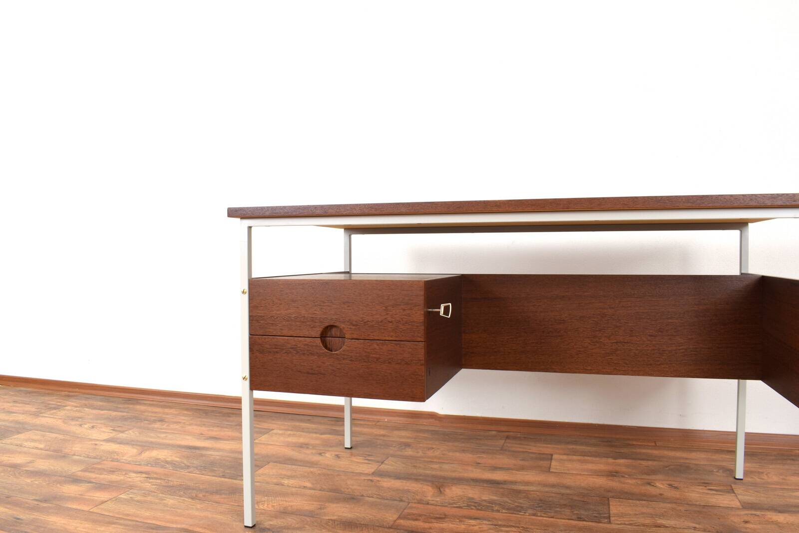 Bureau en teck danois des années 1970.