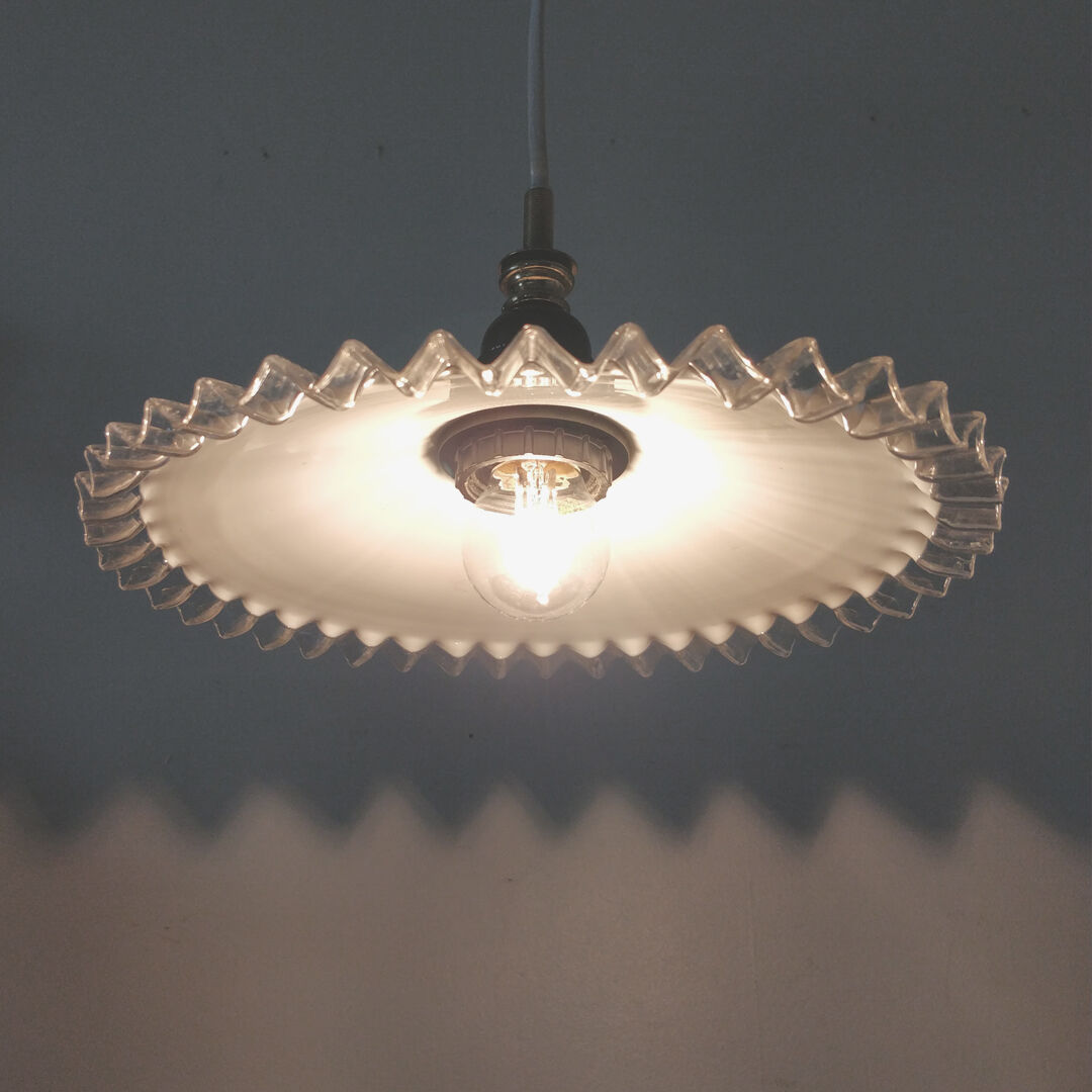Transparent collared opaline lamp