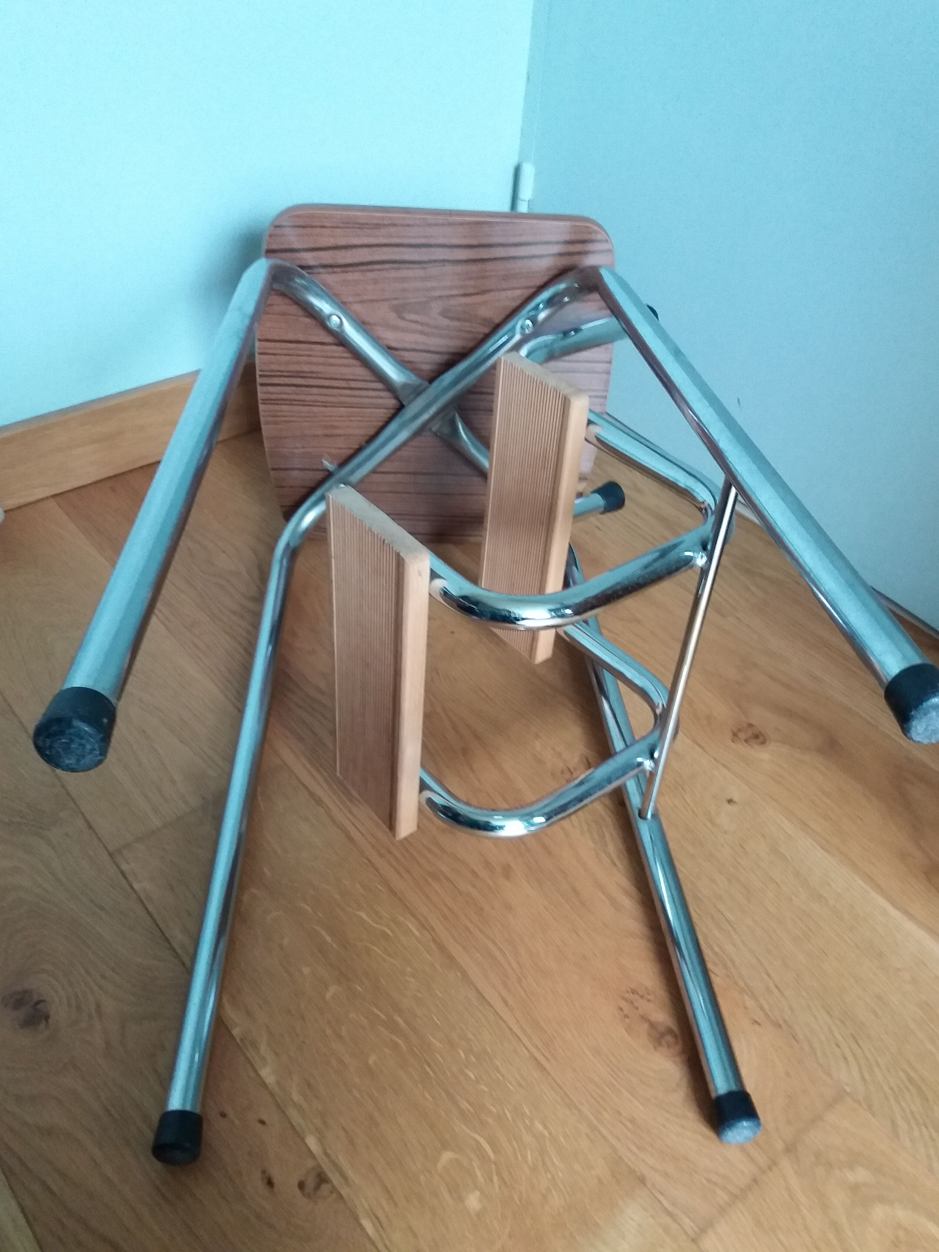 Walking step ladder stool