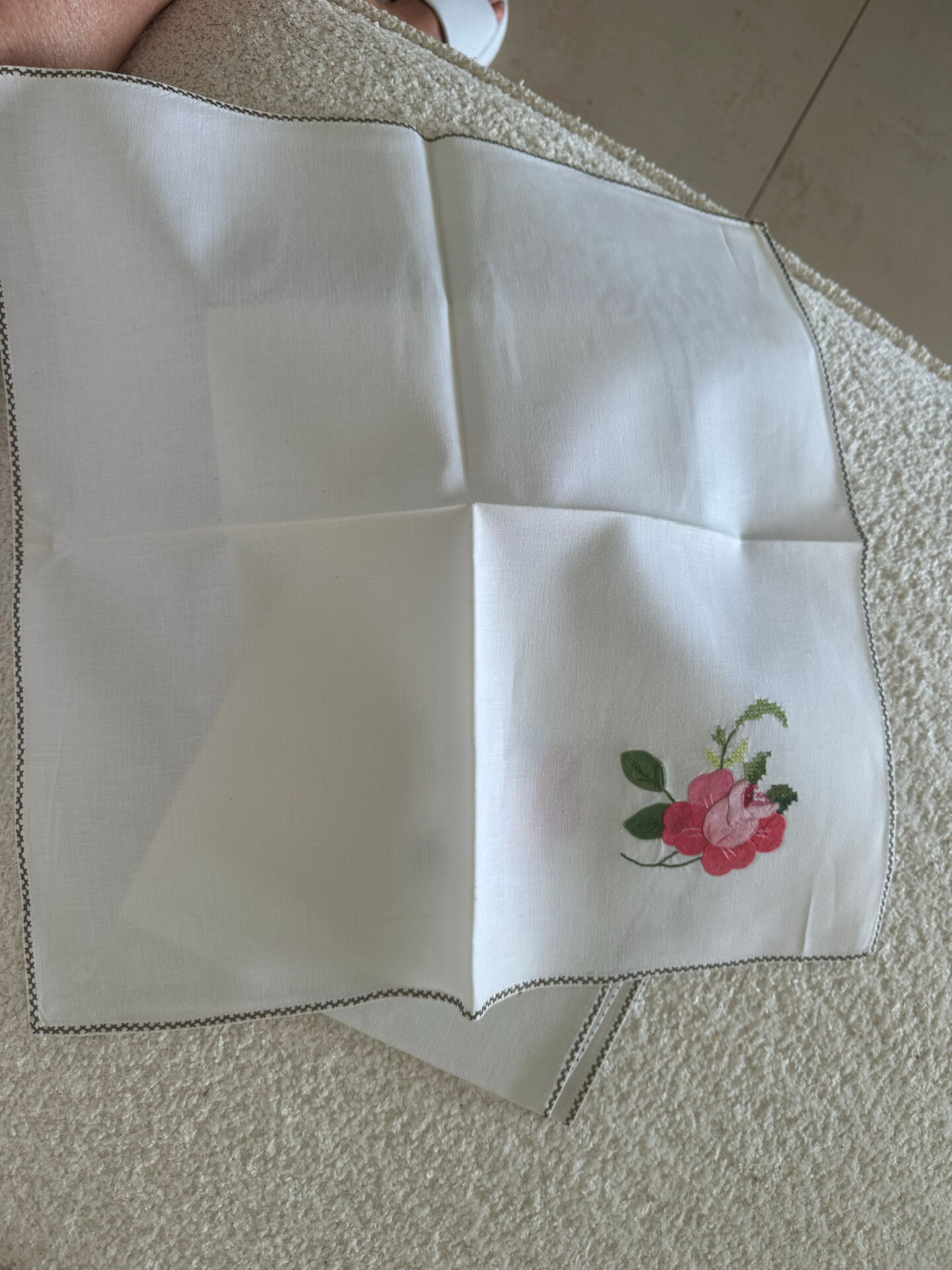 10 serviettes neuves brodées