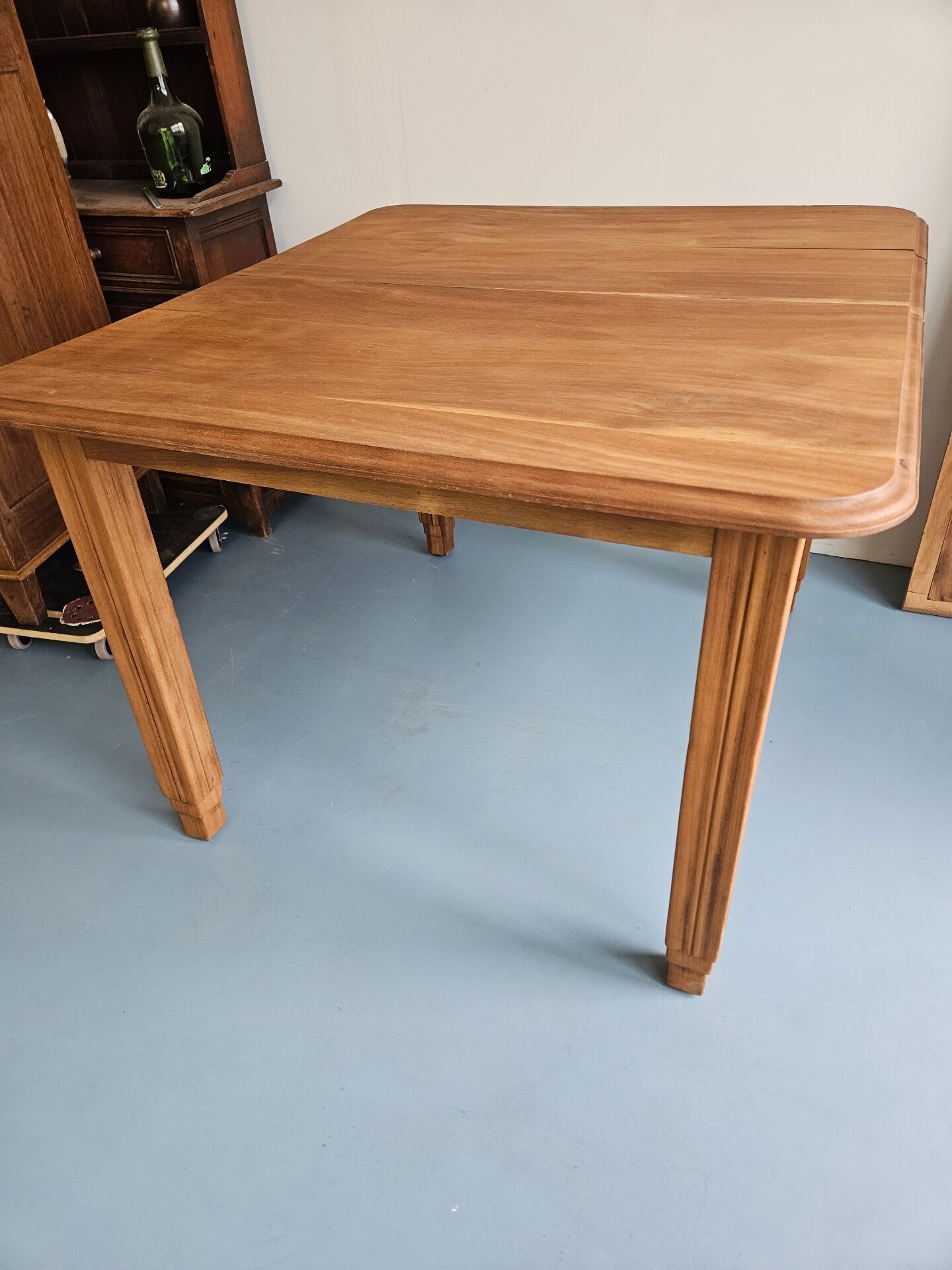 Table en bois aerogommée et restaurée