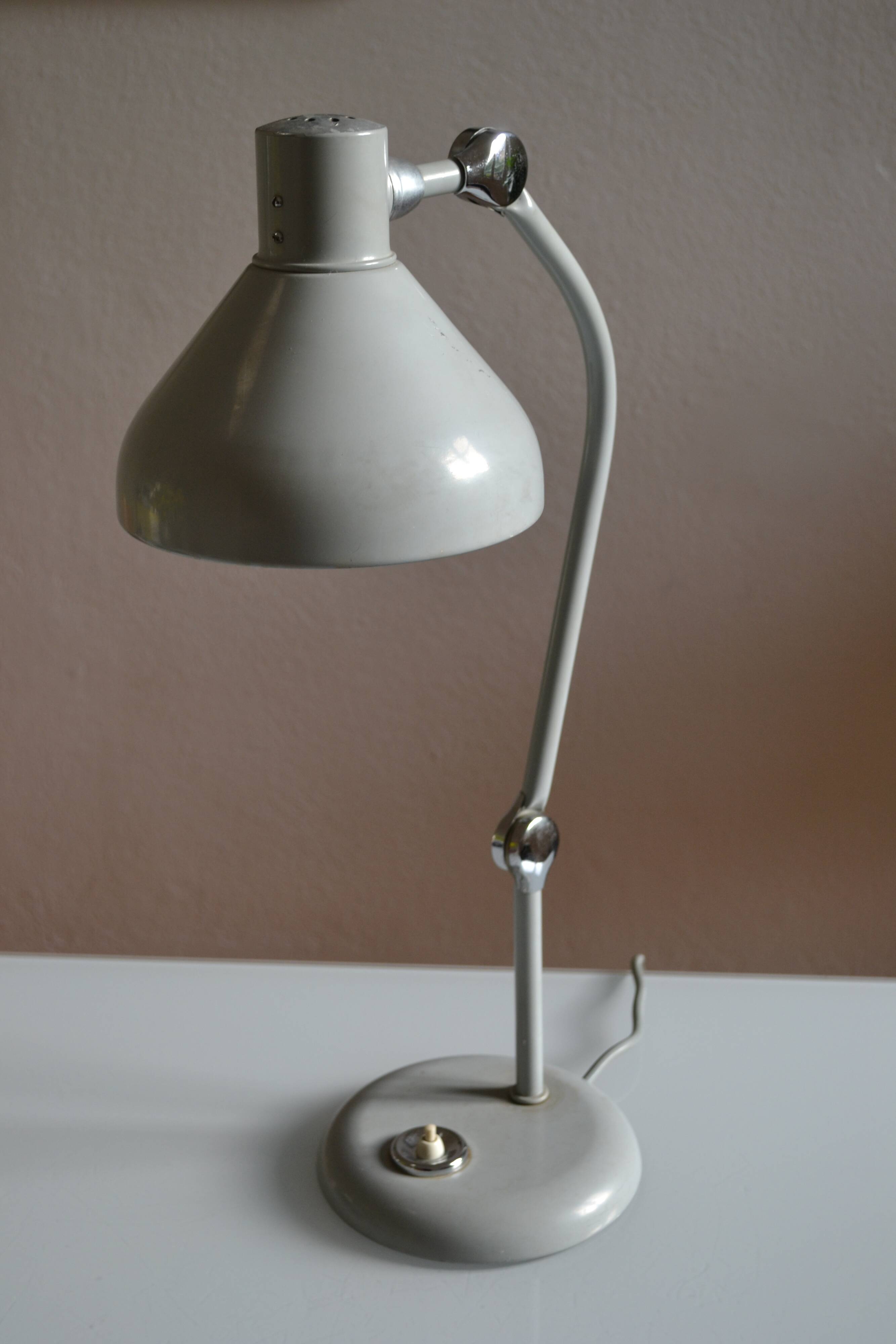 Jumo GS1 light grey table lamp