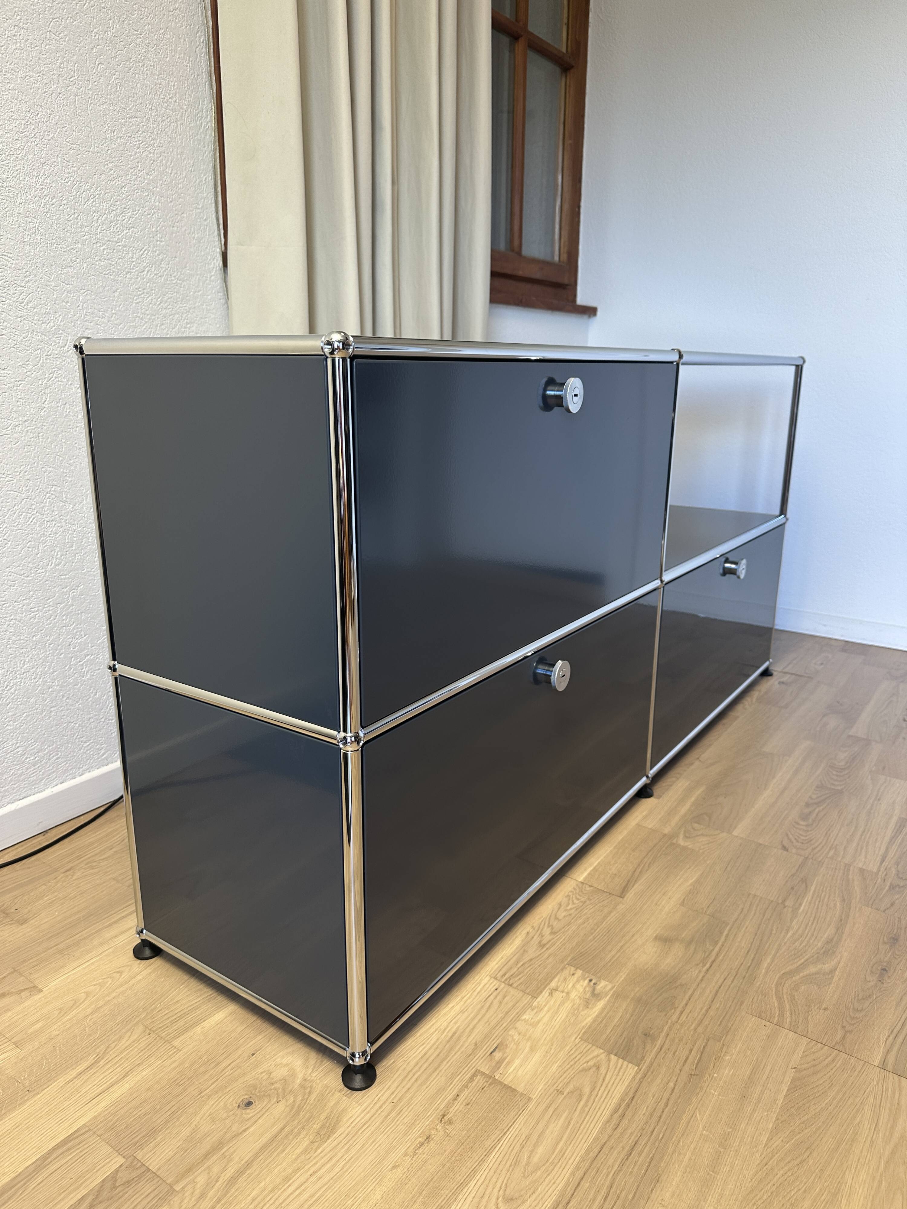 Commode USM Haller en Gris Anthracite et Noir Graphite