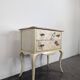 Commode Grange laquée à motif de papillons