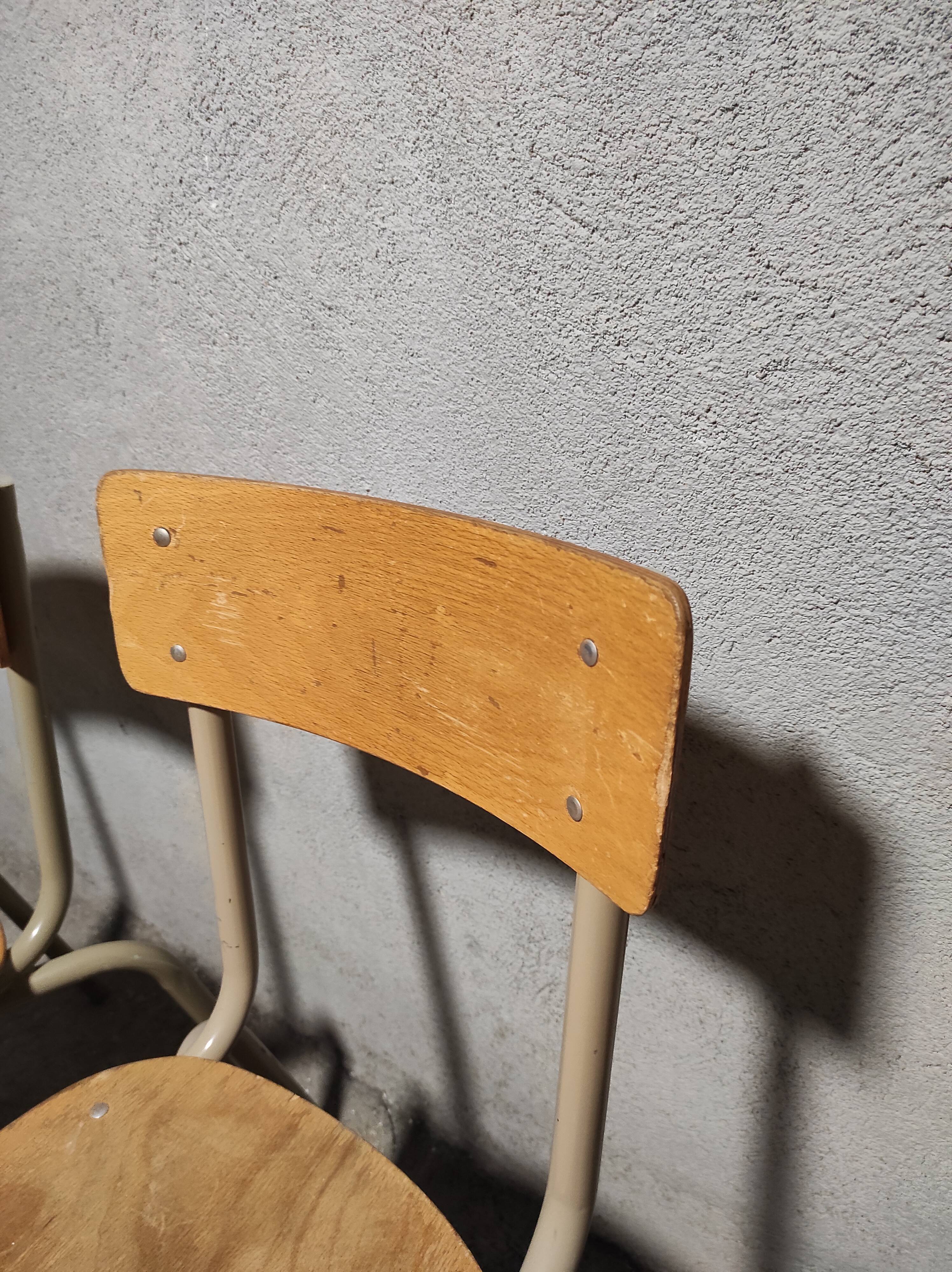 Lot of 6 school chairs