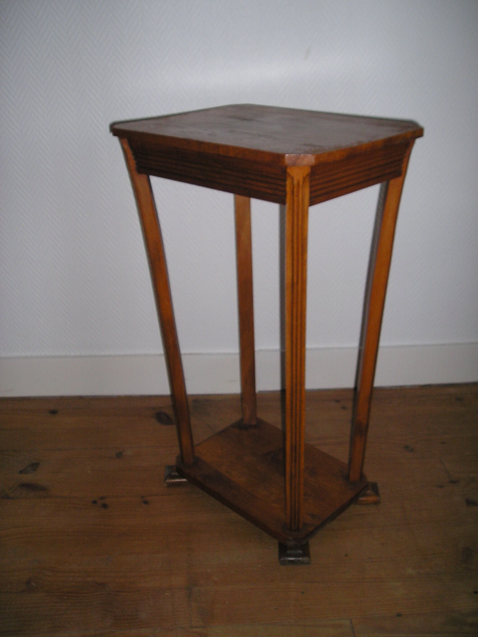 Sofa end table with 2 trays