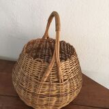 Wicker round basket.