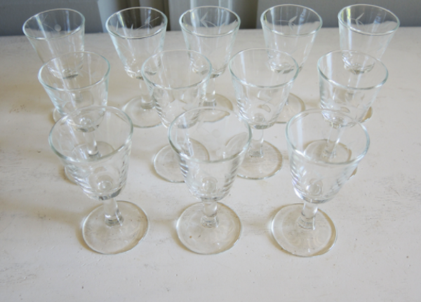 Service de 33 verres à pied & carafe