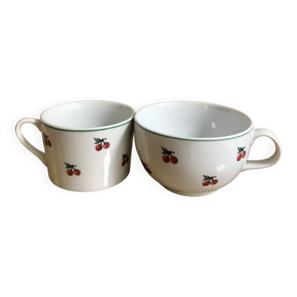 Lot de deux tasses en porcelaine imprimé cerises